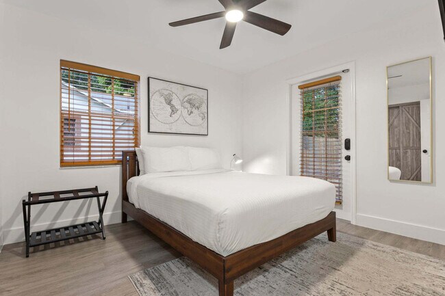 Building Photo - 1425 NE 5th Terrace