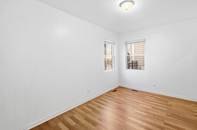 Building Photo - 1342 E 73rd St