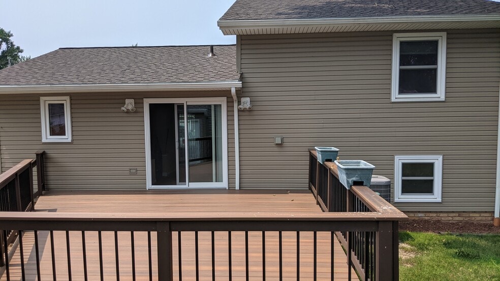No splinter Trex deck - 6745 Middlebrook Blvd