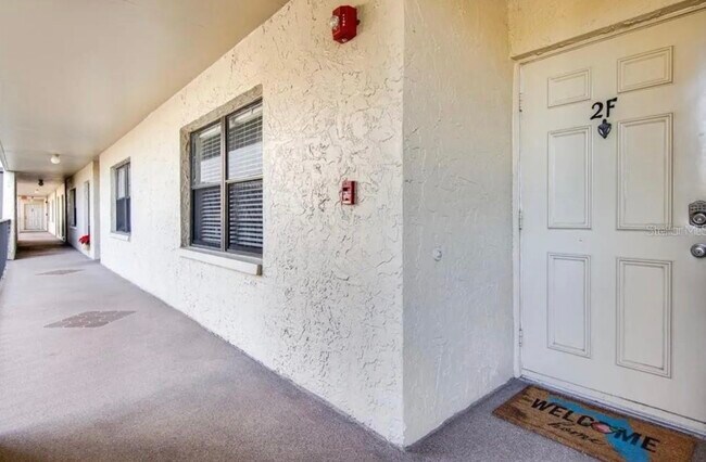 Building Photo - 2900 Cove Cay Dr