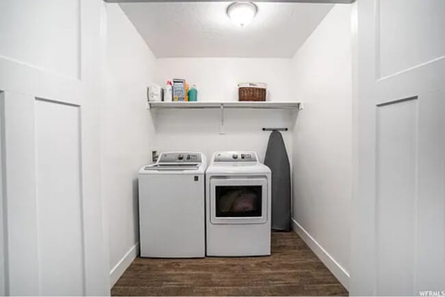 Building Photo - 5 bed 3.5 Bath Townhome.
