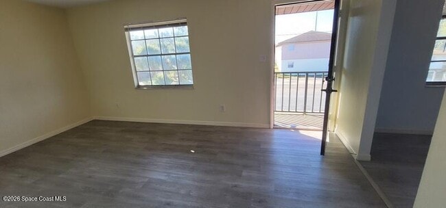 Building Photo - 556 Titus St