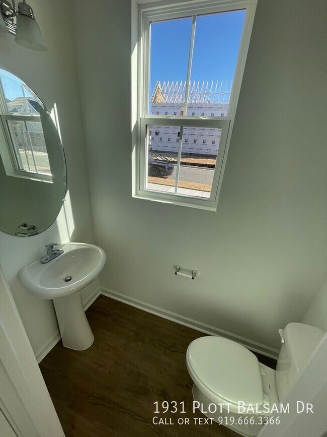 Building Photo - 1931 Plott Balsam Dr