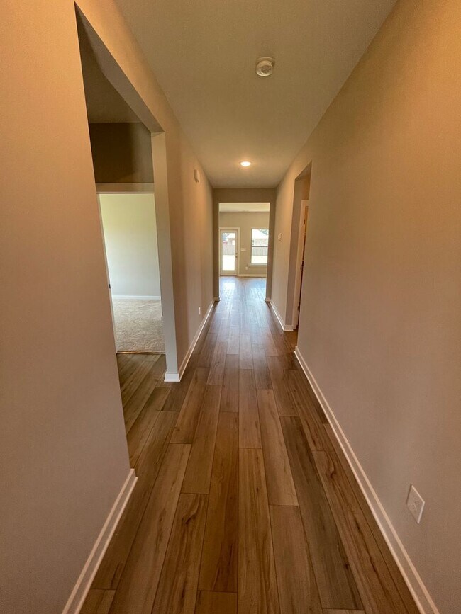 Building Photo - Home for Rent in Meridianville, AL!!! Avai...