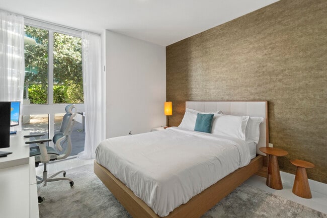 Building Photo - 300 Sunny Isles Blvd