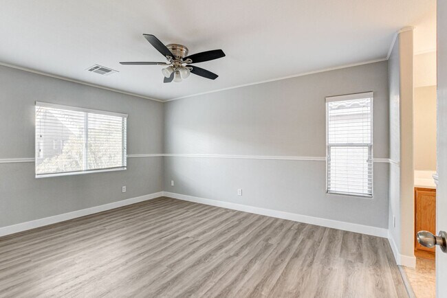 Building Photo - Beautiful 4 bedroom 3 bath home in Mountai...