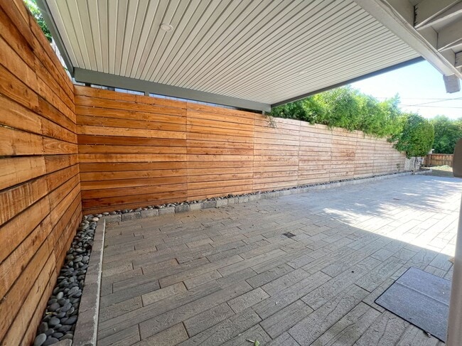 Building Photo - Coveted South Redlands 2 bedroom, 2-bathroom bungalow home.