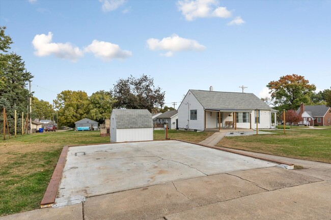 Building Photo - Home For Rent Papillion