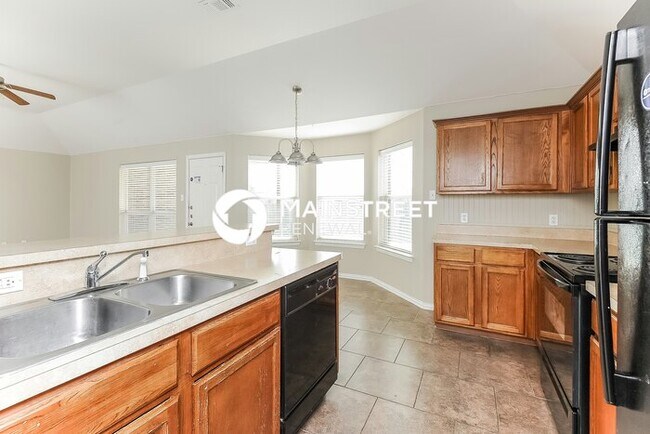Building Photo - 3 Bedroom Pet-Friendly Home in Crowley, TX with Main Street Renewal