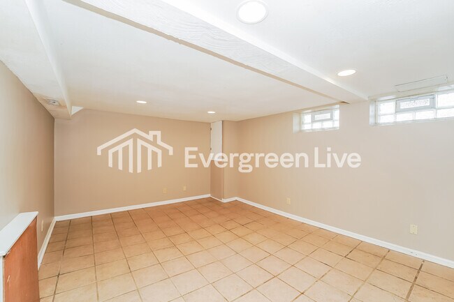 Building Photo - 19200 Mayfair Ln