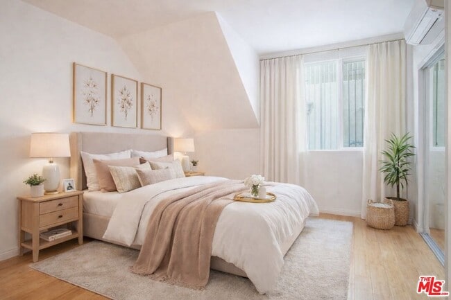 Building Photo - 1154 S Barrington Ave