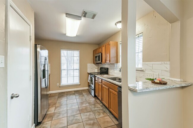 Building Photo - 10926 Waterview Cir