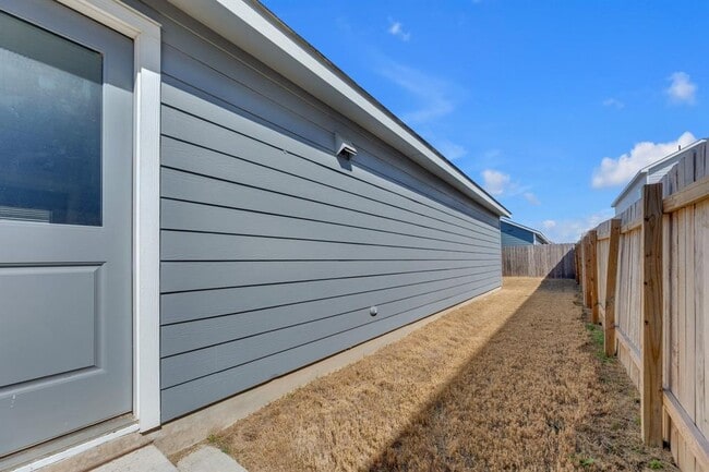 Building Photo - 353 Marty Allen Lp