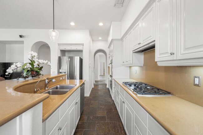 Building Photo - 6213 Paseo Privado
