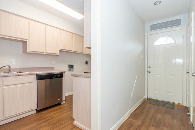 Building Photo - 7950 Grove Ridge Dr