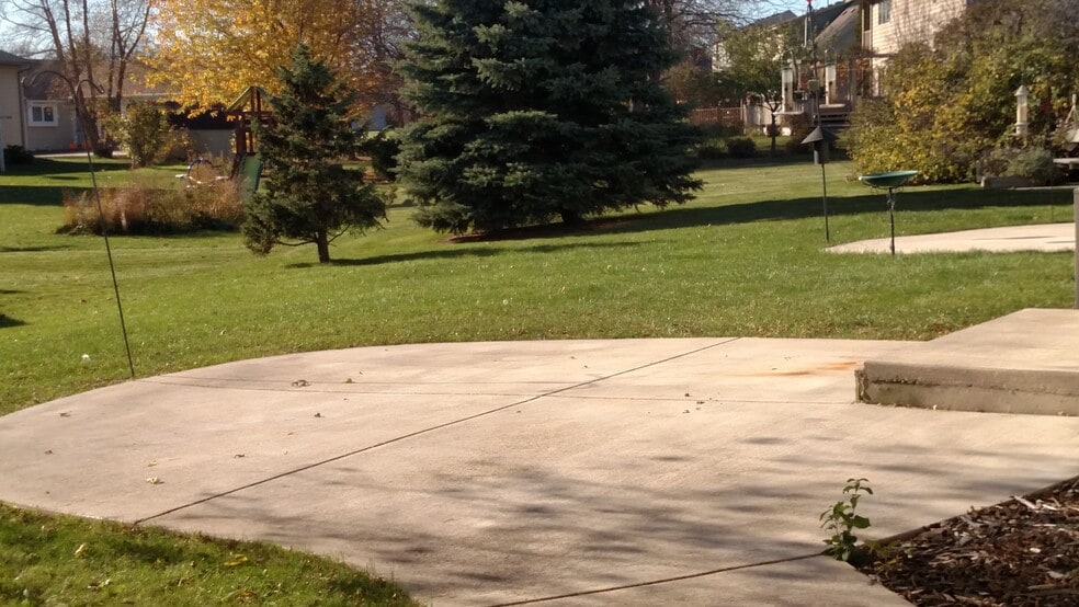 Patio - 303 Thomas Dr