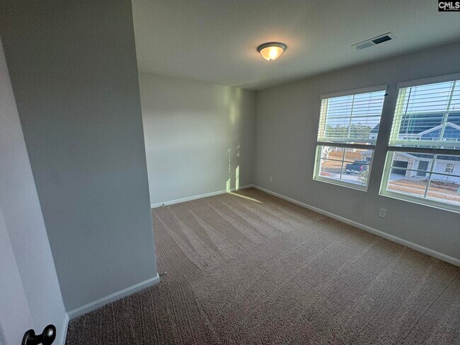 Building Photo - 3052 Hallsdale Dr