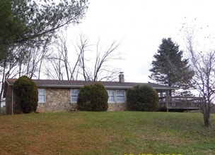 Building Photo - 284 Hillside Dr