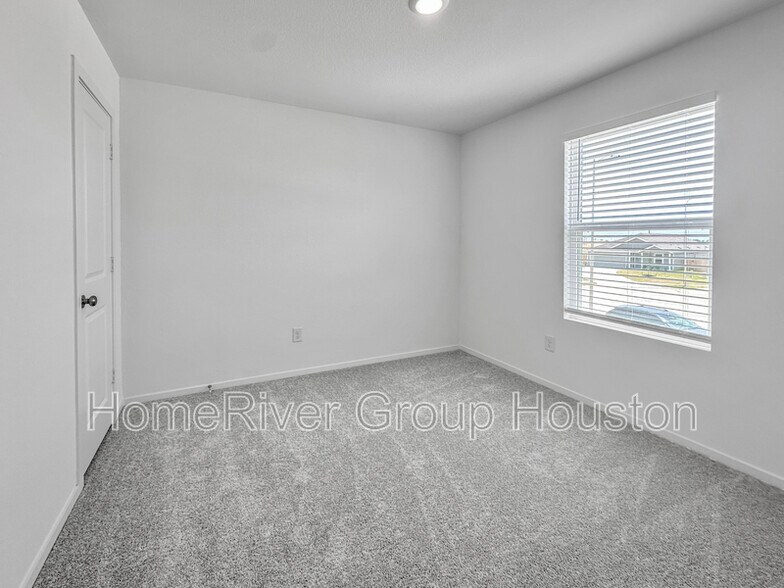 Building Photo - 317 Kim Ln