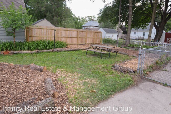 Building Photo - 3 br, 1 bath House - 317 10th Ave NE