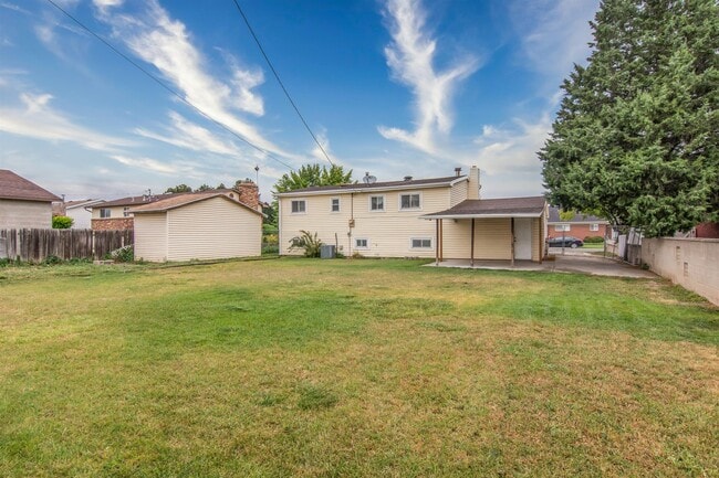 Building Photo - 1585 Rundquist Dr