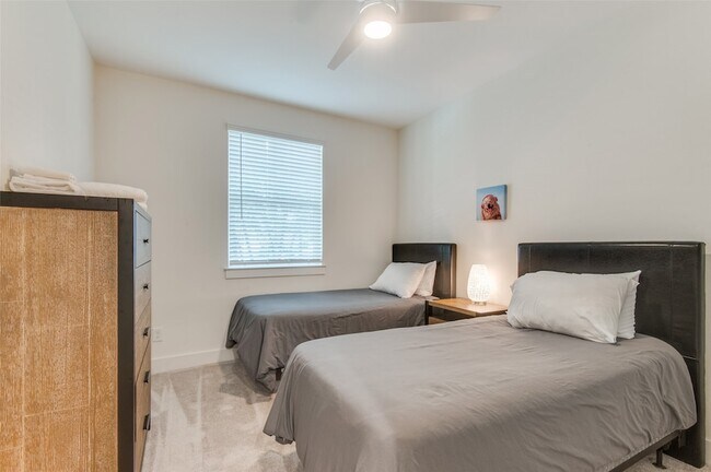 Building Photo - 1007 Mt Auburn Ave