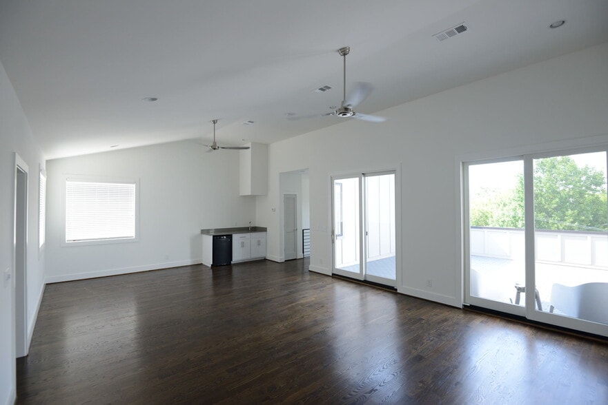 spacious recreation room - 1207 Tremont Ave