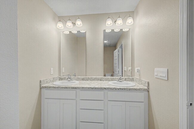 Building Photo - 9055 Golden Eye Dr