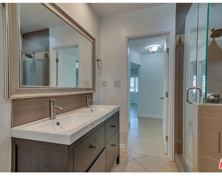 Building Photo - 4833 Alcove Ave