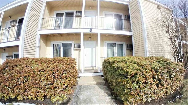 Building Photo - 803 Cocheco Ct