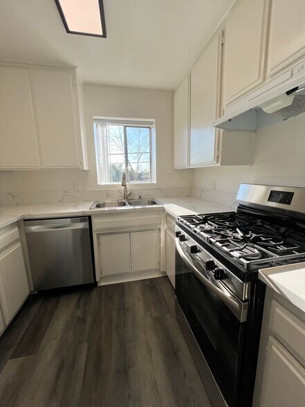 Building Photo - 10770 Palms Blvd