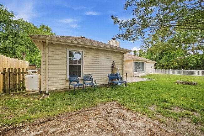 Building Photo - 2252 Newstead Dr