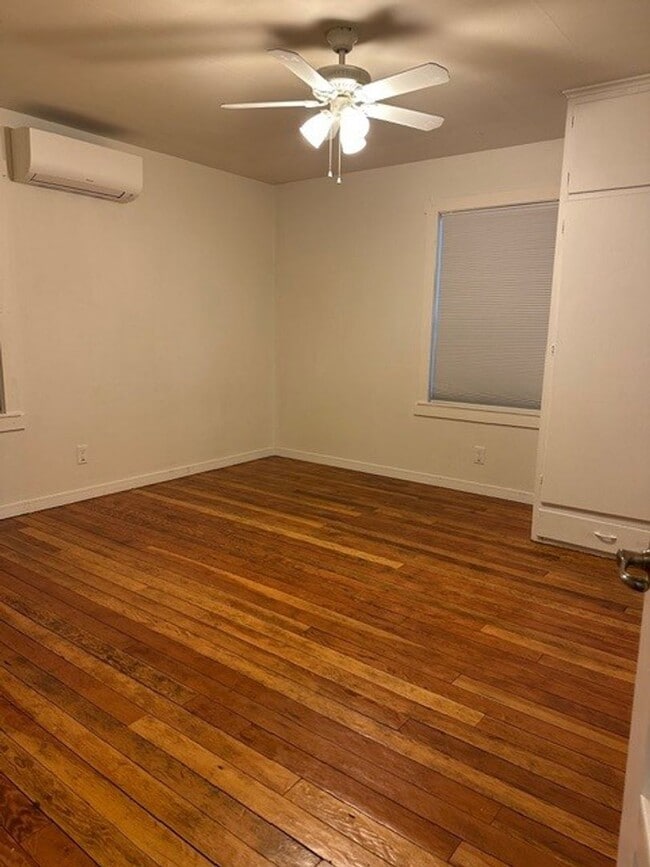 Building Photo - Recently renovated 4 bed, 2 bath home in Grants Pass!