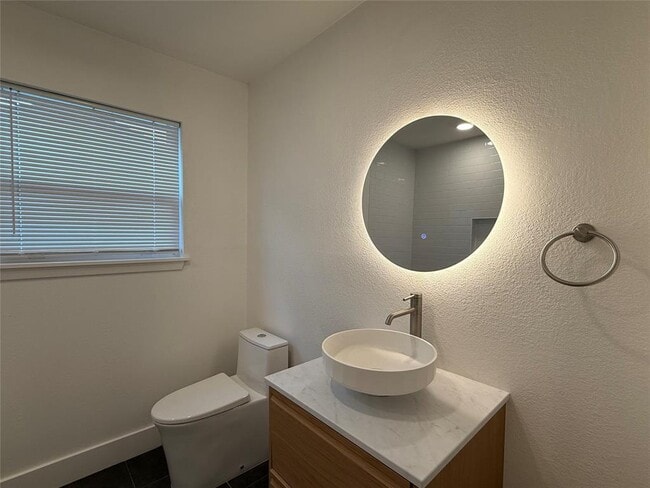 Building Photo - 6712 Bryn Mawr Dr