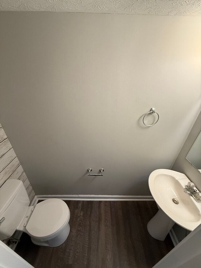 Building Photo - 223 Tanbark Dr