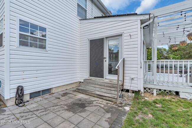 Building Photo - 210 Wingate Ct