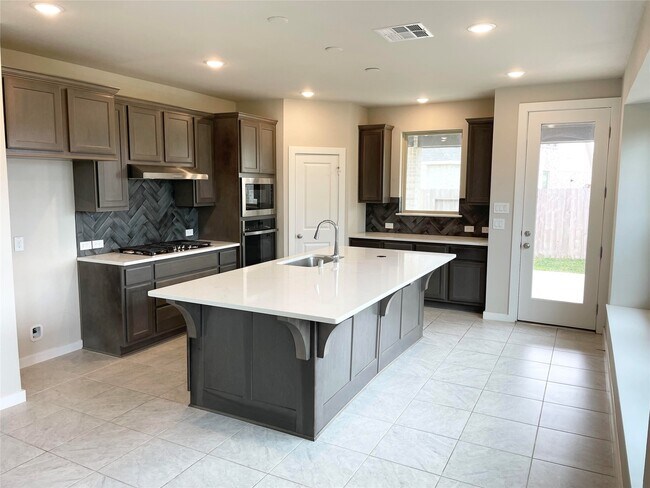 Building Photo - 4927 Shore Arbor Ln