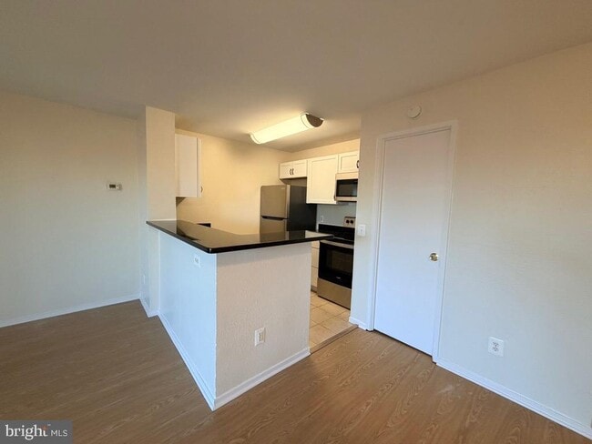 Building Photo - 75 S Reynolds St