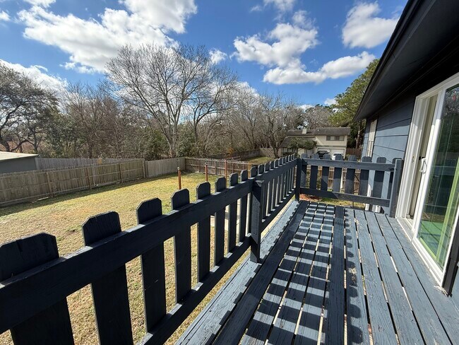 Building Photo - 402 Tresvant Dr