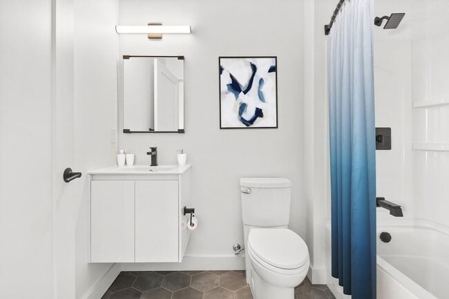 Building Photo - 635 Main St