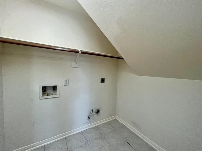 Building Photo - 2339 Plantation Bend Dr