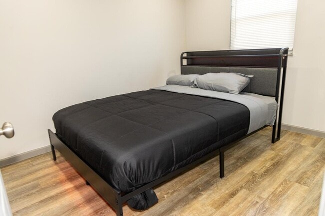 Building Photo - 1420 Villa Ct