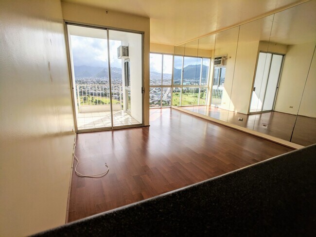 Building Photo - Penthouse 1 BR, 1 BA, 1-PRKG With Sweeping...