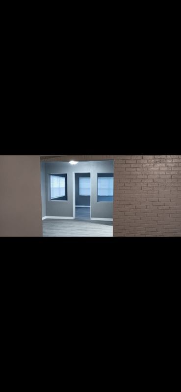 Building Photo - 523 Oak Ave