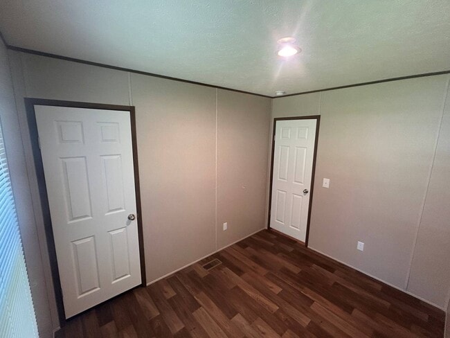 Building Photo - 22 White Oak Village