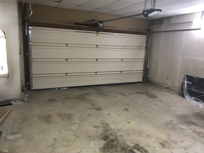 Building Photo - BEAUTIFUL 4 BEDROOM + 3 BATHROOM HOUSE IN SANTA CLARITA AVAILABLE NOW!