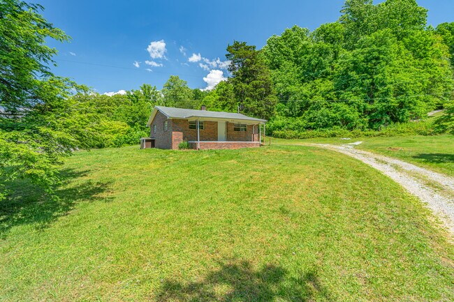 Building Photo - 8624 Walnut Springs Ln