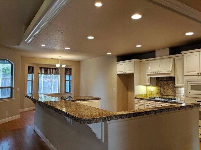 Building Photo - 1043 Diamante Robles Ct