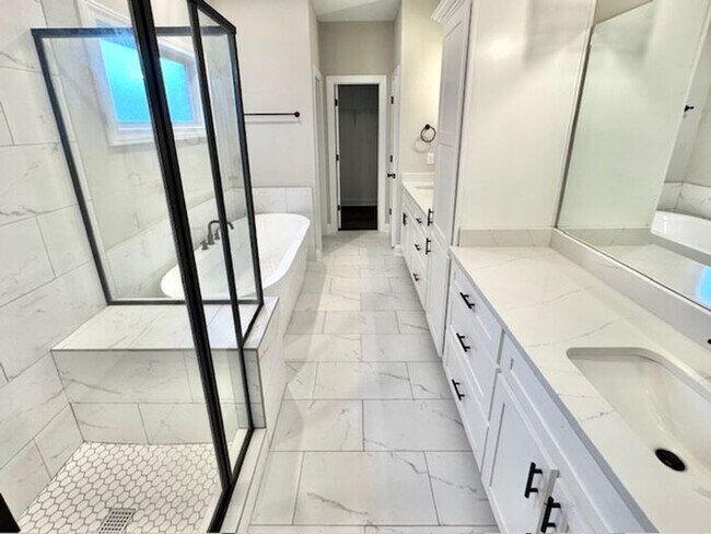 Building Photo - Beautiful 4 BR 2.5 bath new construction h...