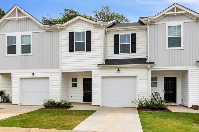 Building Photo - Two-story 3BR/2.5BA townhome in Foxcroft T...